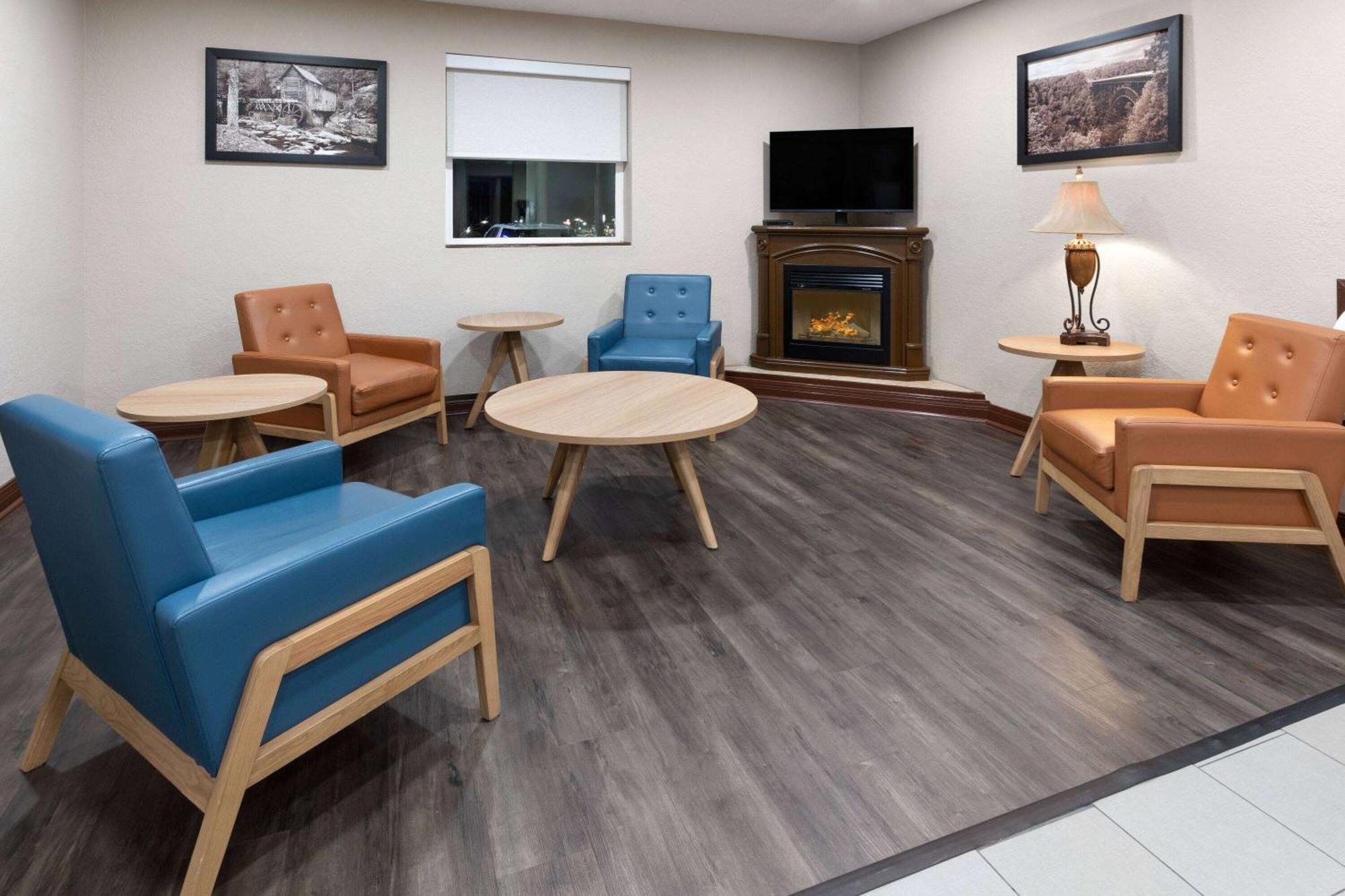 Super 8 By Wyndham Summersville - New River National Park Exterior photo