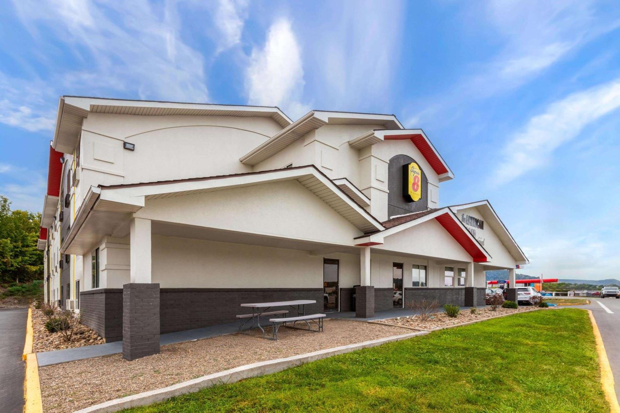 Super 8 By Wyndham Summersville - New River National Park Exterior photo