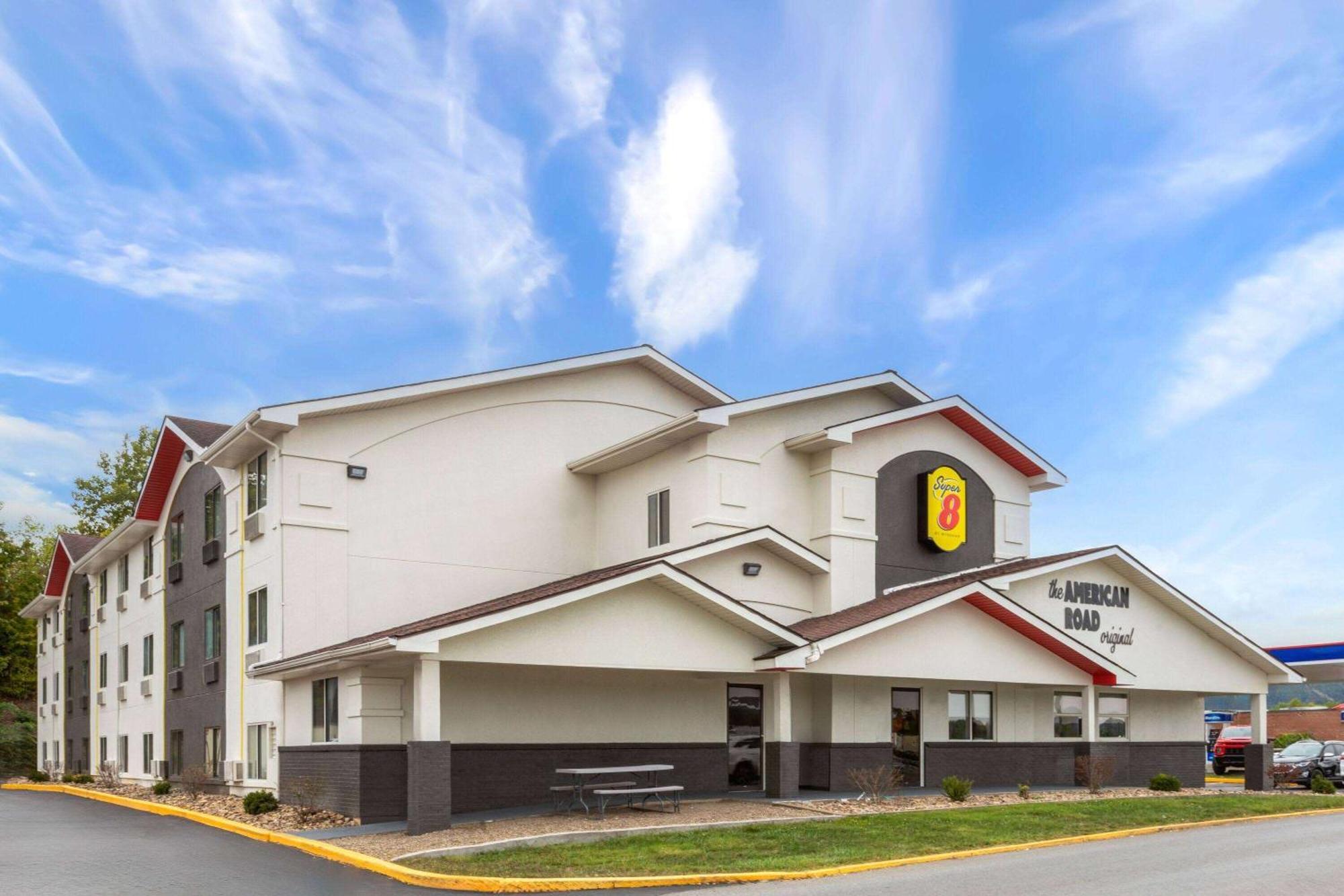 Super 8 By Wyndham Summersville - New River National Park Exterior photo